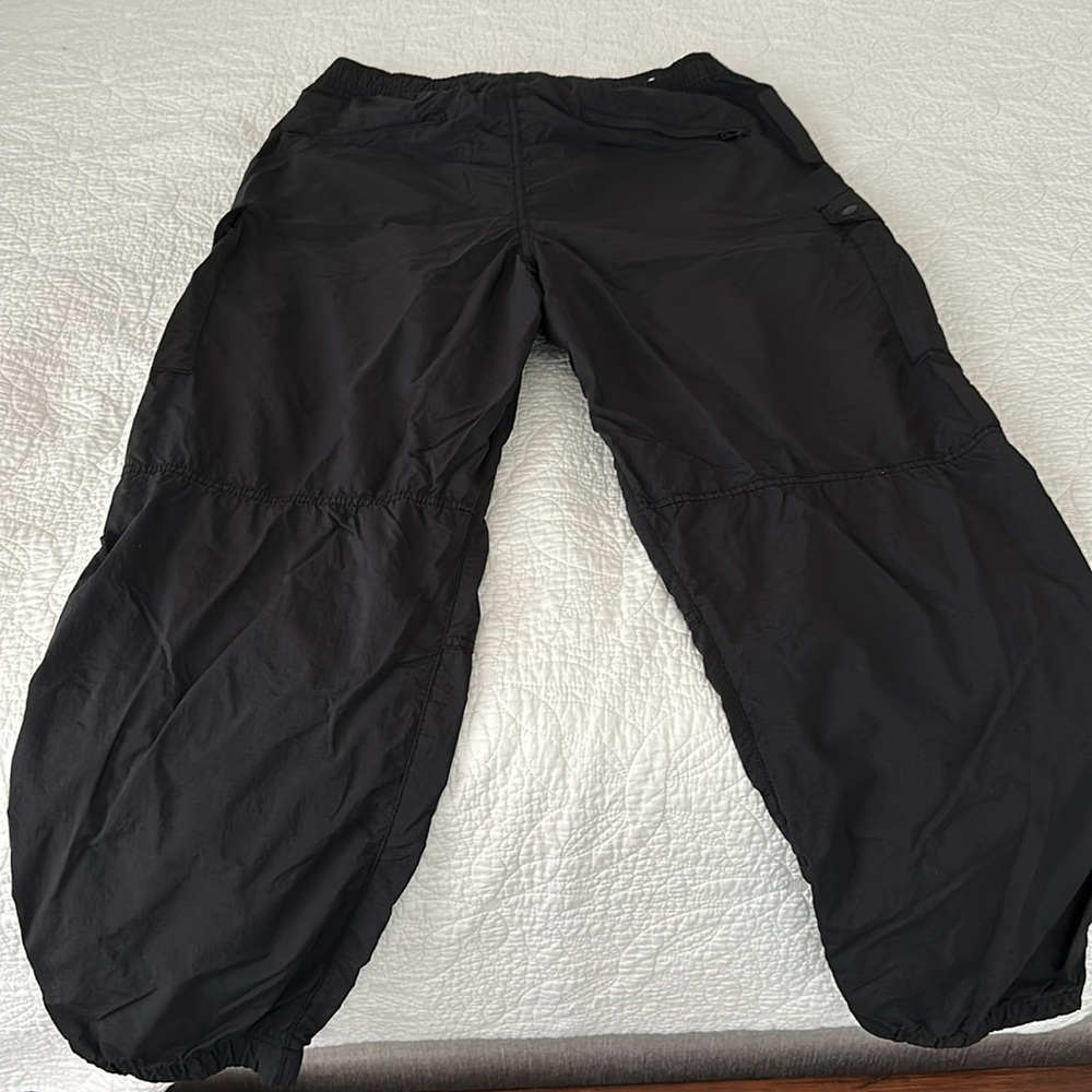 NWOT Gap Cargo Pull on pants - Picture 6 of 9